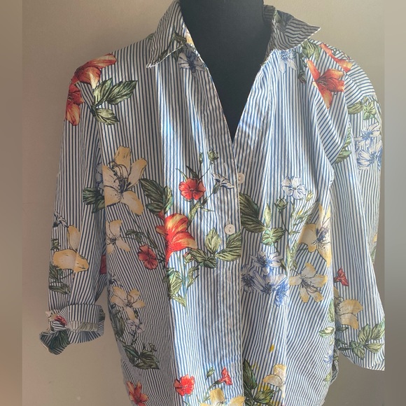 A cropped blue and white striped dress shirt with red and yellow Hawaiian - Picture 4 of 10